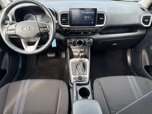 Used 2022 Hyundai Venue SEL w/ Cargo Package image 4
