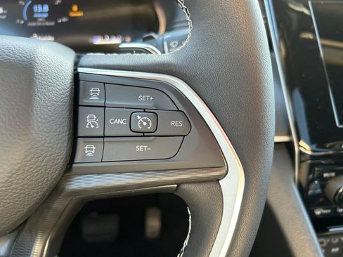 New 2025 Jeep Grand Cherokee L Altitude image 15