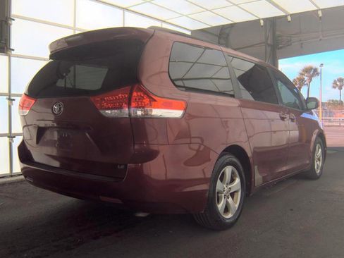Used 2011 Toyota Sienna LE image 5