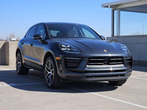 Certified 2025 Porsche Macan image 10