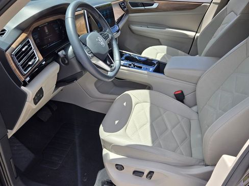 Certified 2024 Volkswagen Atlas SE FWD image 10