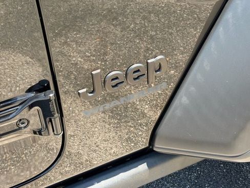 Used 2020 Jeep Wrangler Sport AWD/4WD image 20