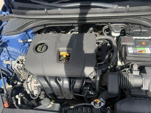 Used 2020 Hyundai Elantra SE FWD image 23
