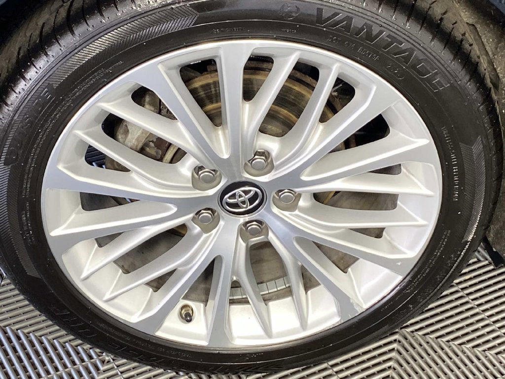 Used 2018 Toyota Camry XLE FWD image 28