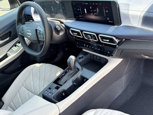 New 2026 Nissan Sentra SL FWD image 9