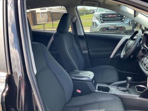 Used 2016 Toyota RAV4 LE image 8