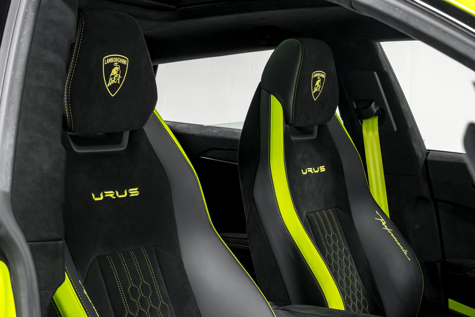 Used 2024 Lamborghini Urus Performante AWD/4WD image 41
