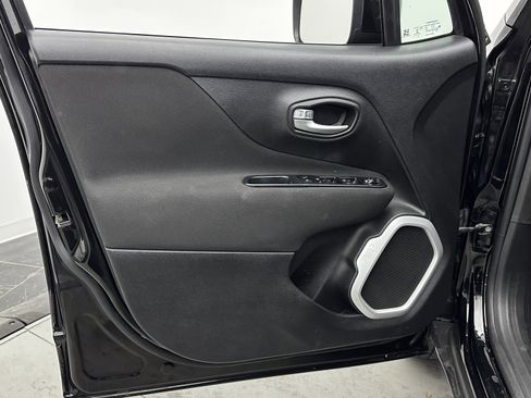 Used 2019 Jeep Renegade Latitude image 10