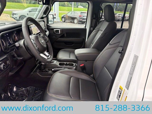Used 2025 Jeep Wrangler Unlimited Sahara AWD/4WD image 10