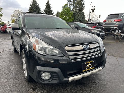 Used 2013 Subaru Outback 2.5i Limited w/ Special Appearance Pkg AWD/4WD image 10