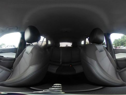 Used 2025 Chevrolet Trax LT FWD image 40