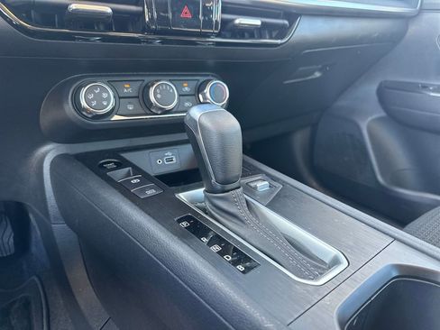 Used 2025 Nissan Kicks S image 18