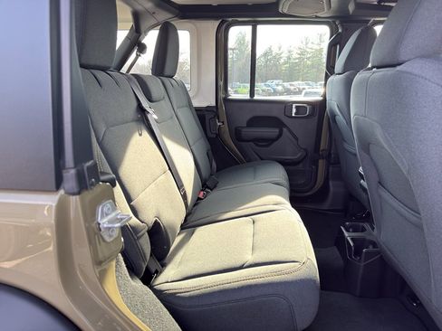 Used 2025 Jeep Wrangler Sport image 13