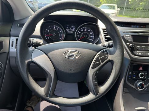 Used 2014 Hyundai Elantra SE FWD image 12
