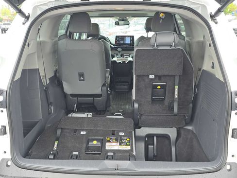 Used 2024 Toyota Sienna XLE w/ XLE Plus Package AWD/4WD image 15
