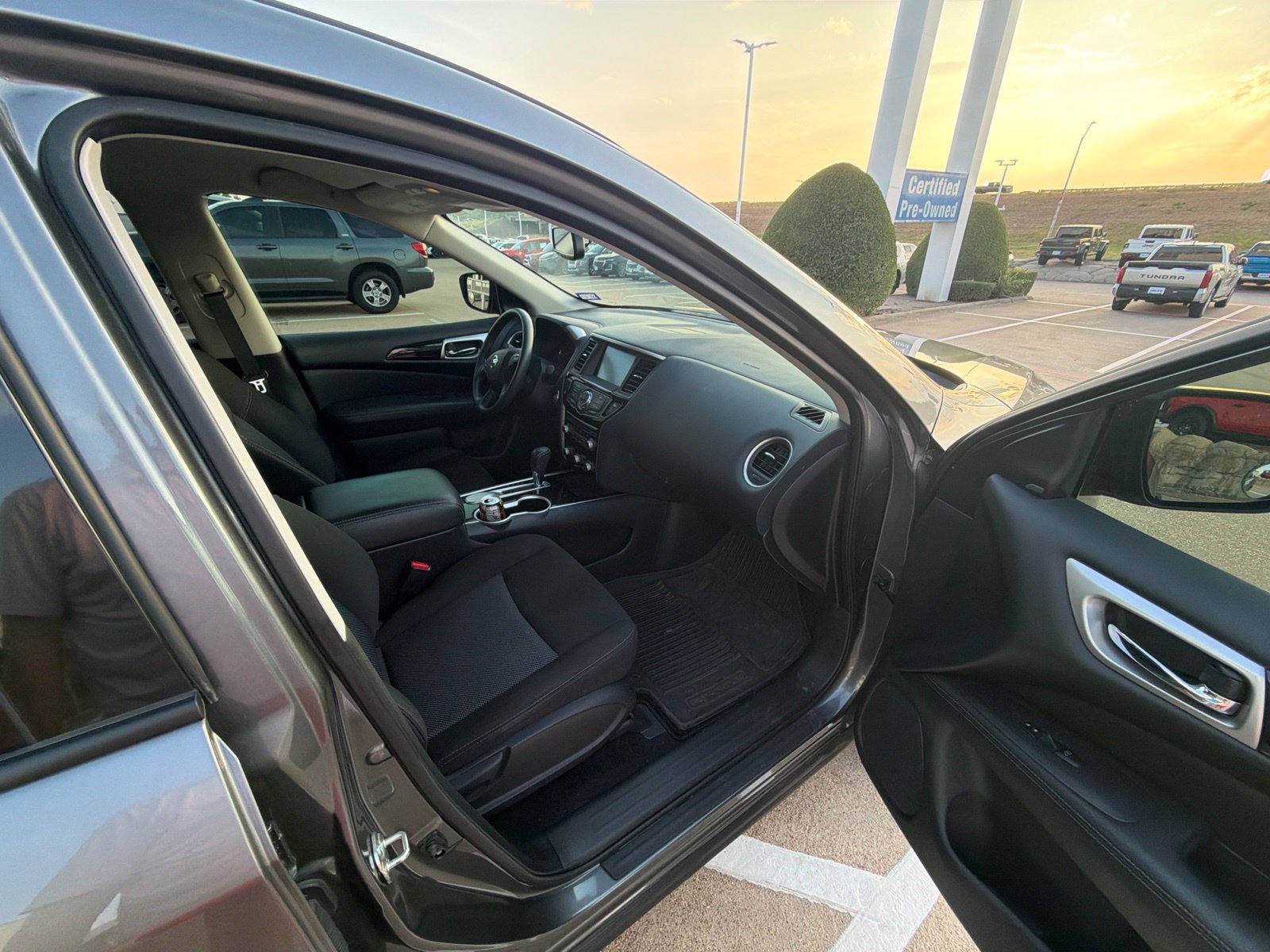 Used 2020 Nissan Pathfinder SV FWD image 19