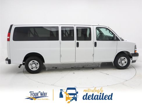 Used 2017 Chevrolet Express 3500 LT w/ LT Preferred Equipment Group image 2