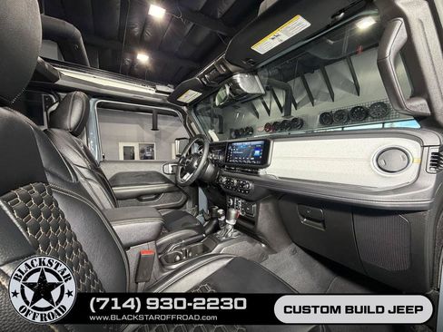 Used 2025 Jeep Wrangler Unlimited Sahara w/ Safety Group AWD/4WD image 23