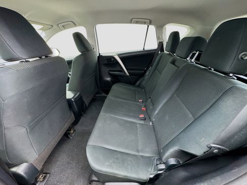 Used 2018 Toyota RAV4 LE w/ All Weather Liner Package FWD image 15