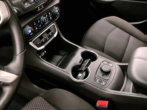 Used 2023 GMC Terrain SLE w/ Driver Convenience Package FWD image 17