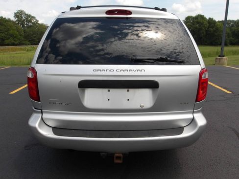 Used 2005 Dodge Grand Caravan SXT FWD image 4