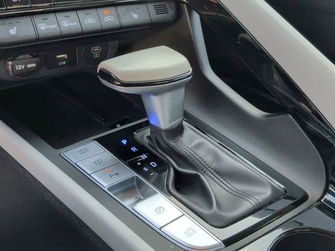 Used 2024 Hyundai Elantra Limited image 22