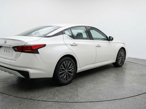 Used 2025 Nissan Altima 2.5 SV FWD image 9