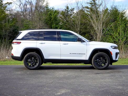 New 2026 Jeep Grand Cherokee Altitude RWD image 5