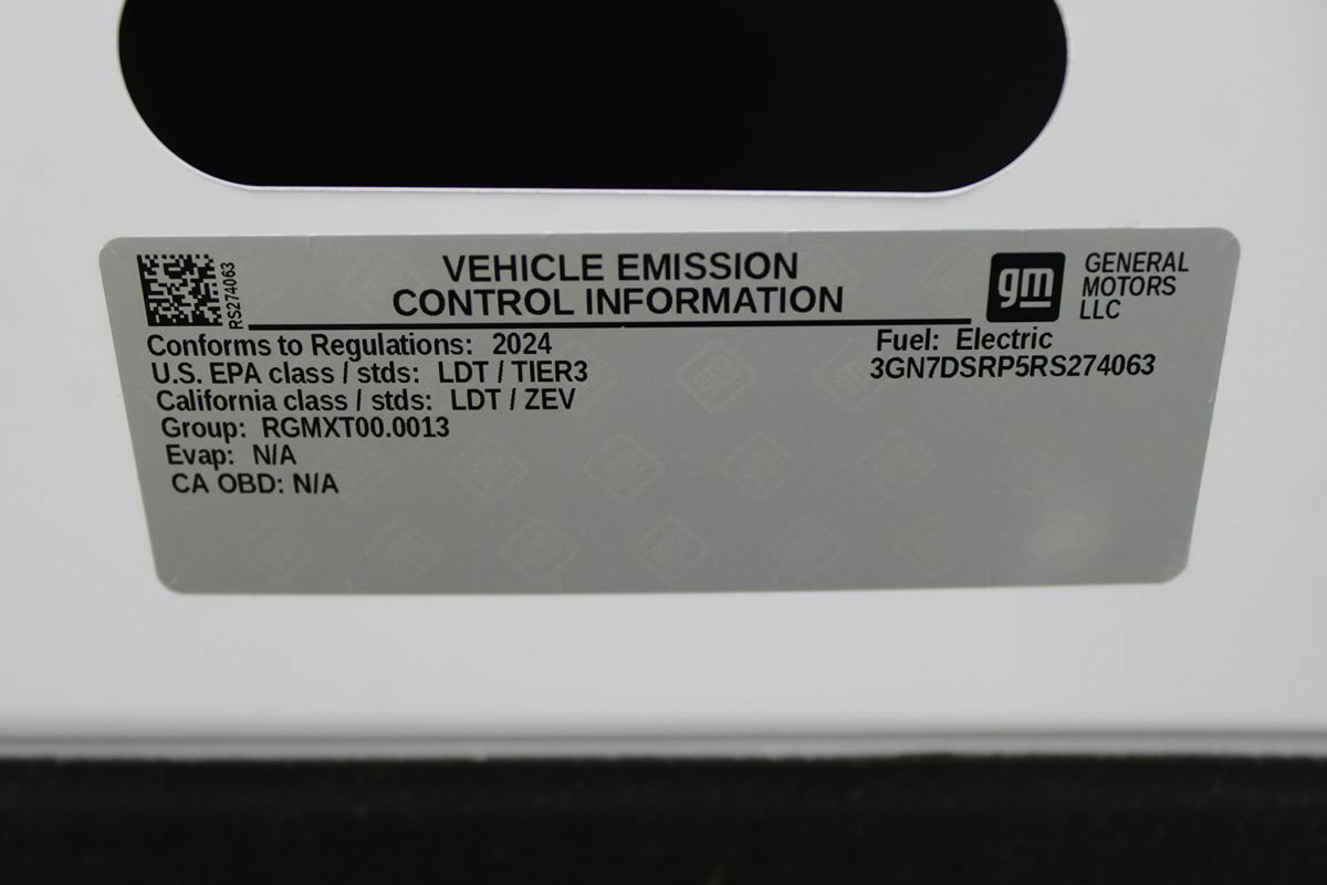 Used 2024 Chevrolet Equinox EV RS FWD image 36