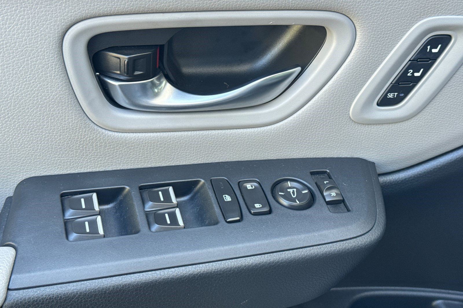 Used 2025 Honda Pilot EX-L image 14