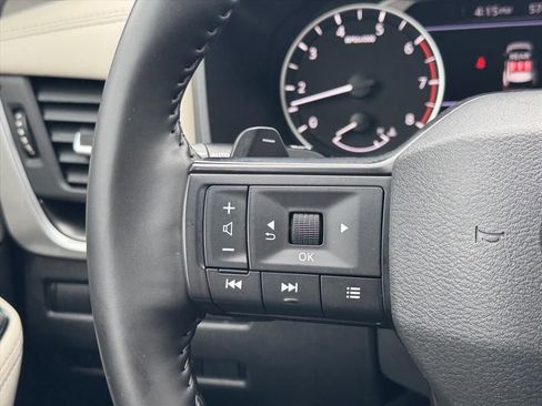 Used 2025 Nissan Rogue SV image 18