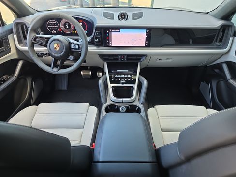 Certified 2025 Porsche Cayenne GTS AWD/4WD image 14