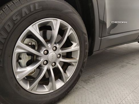 Used 2021 Jeep Cherokee Latitude Plus image 31