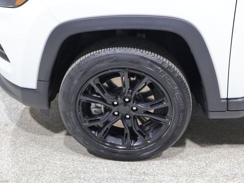 Used 2023 Jeep Compass Latitude AWD/4WD image 9