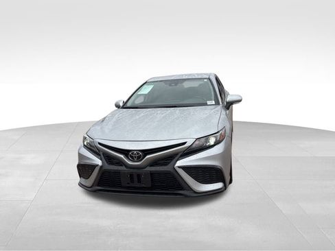 Used 2022 Toyota Camry SE image 9