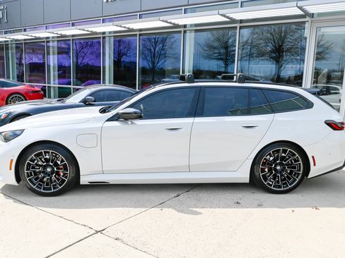 Used 2026 BMW M5 Touring image 8