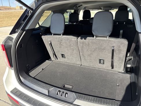 Used 2022 Ford Explorer XLT w/ Equipment Group 202A image 30