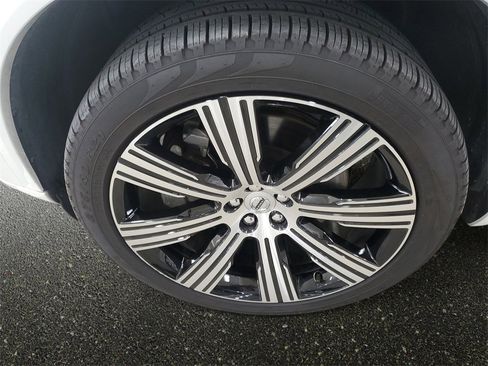 Used 2025 Volvo XC90 T8 Ultra w/ Protection Package Premier image 9