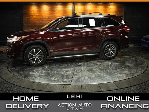 Used 2019 Toyota Highlander XLE FWD image 1
