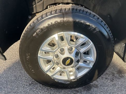 Used 2025 Chevrolet Silverado 2500 LT w/ Convenience Package image 17