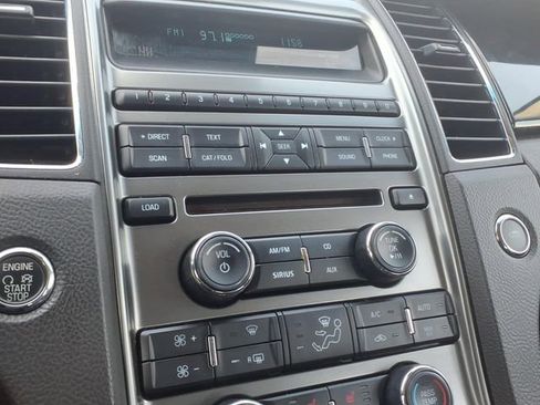 Used 2010 Ford Taurus Limited FWD image 18