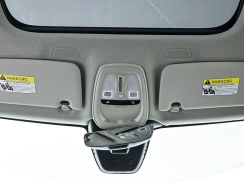 Used 2025 Volvo XC40 B5 Plus image 20