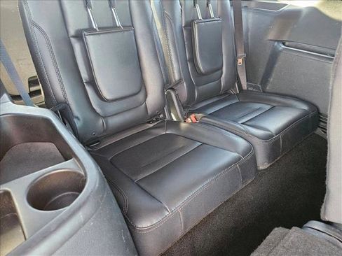 Used 2018 Ford Explorer XLT w/ Equipment Group 202A FWD image 21