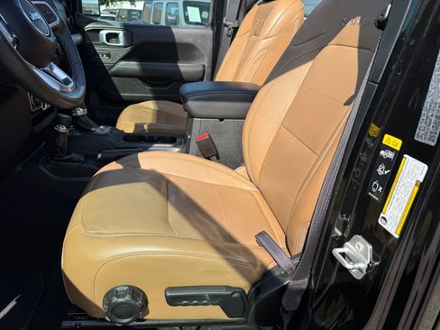 Used 2023 Jeep Wrangler Unlimited Sahara w/ Cold Weather Group AWD/4WD image 40