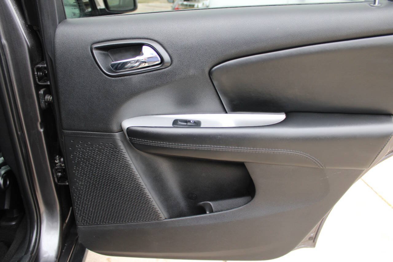 Used 2019 Dodge Journey SE FWD image 5