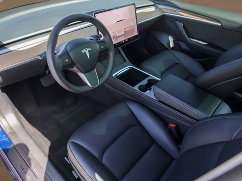 Used 2023 Tesla Model 3 Standard Range RWD image 10