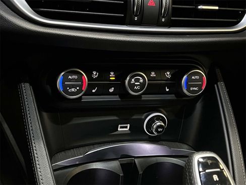 Used 2023 Alfa Romeo Stelvio Ti image 21