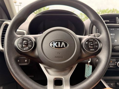 Used 2020 Kia Soul LX FWD image 13