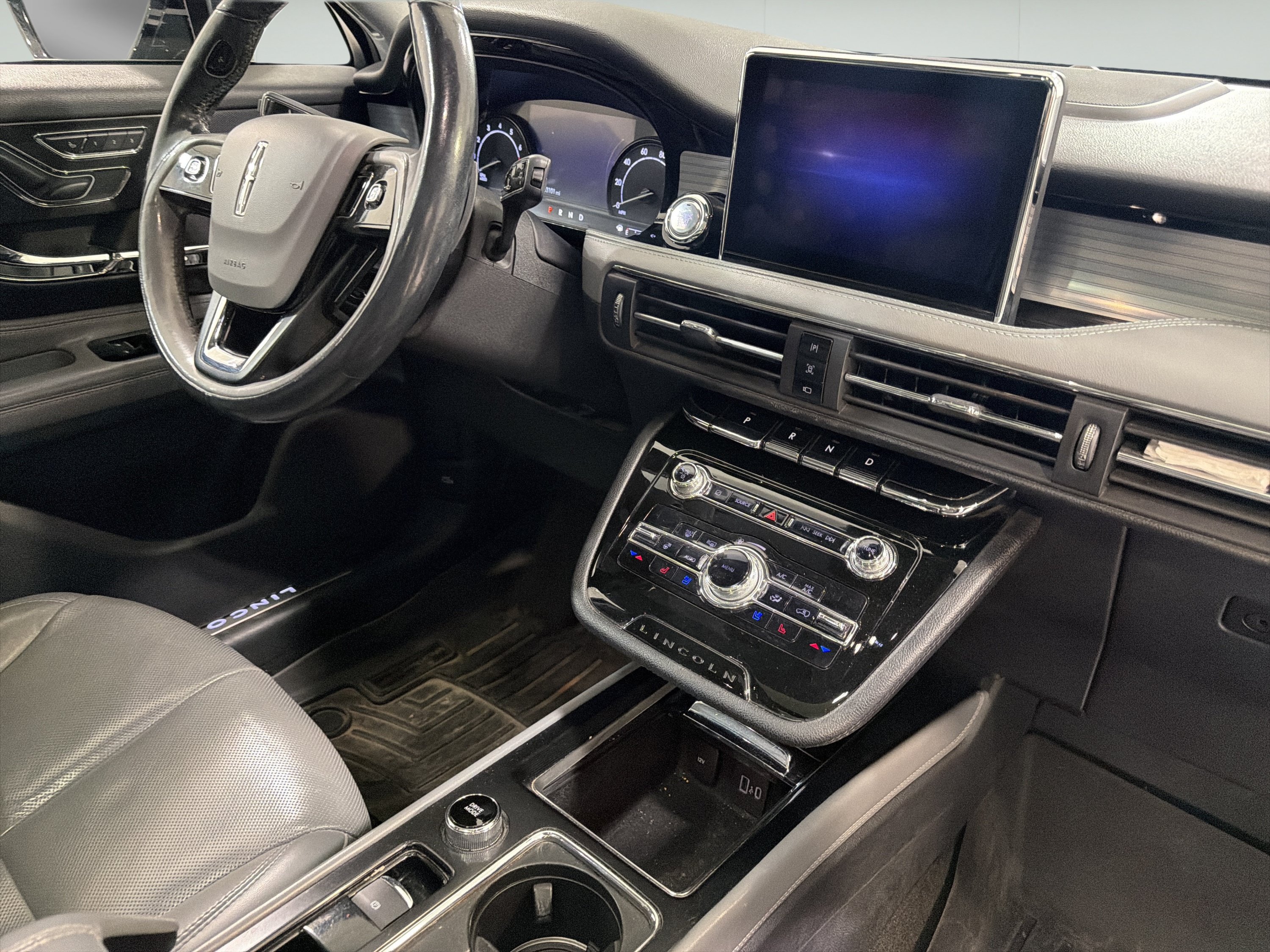 Used 2020 Lincoln Corsair Reserve w/ Elements Package FWD image 13