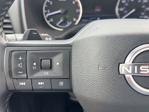Used 2025 Nissan Rogue SV FWD image 19